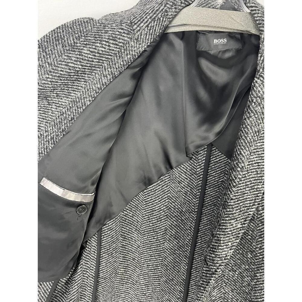 Hugo Boss Grey Fishbone Single-Breasted Overcoat Size 40 R US 50 R EU - Picture 3 of 5